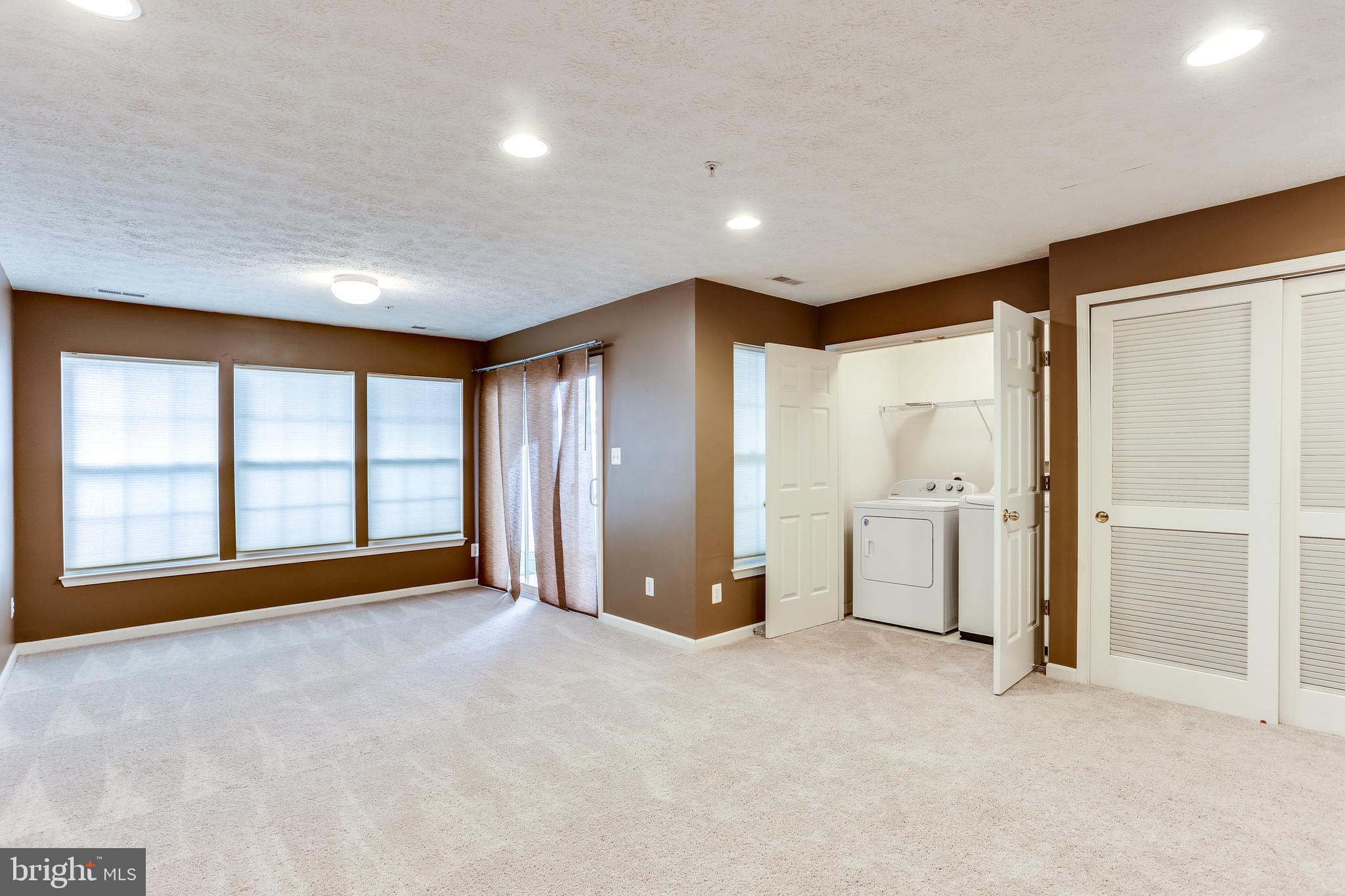 HOLLY WOODS - Residential