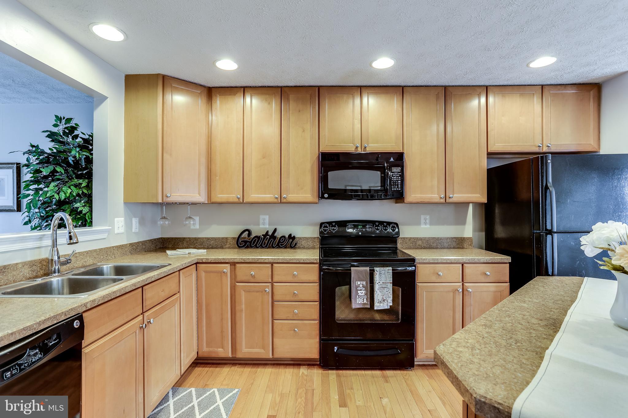 HOLLY WOODS - Residential