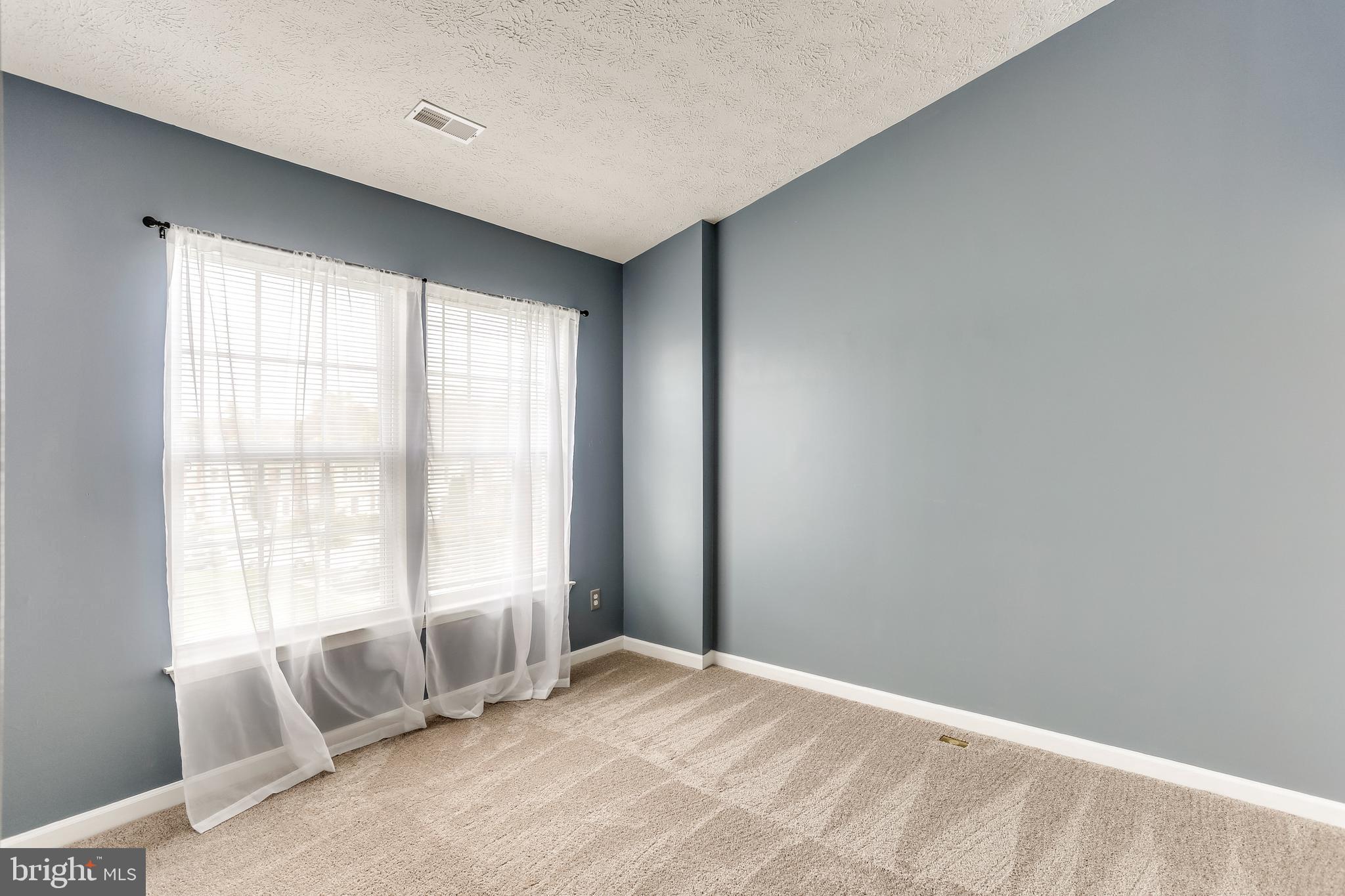 HOLLY WOODS - Residential