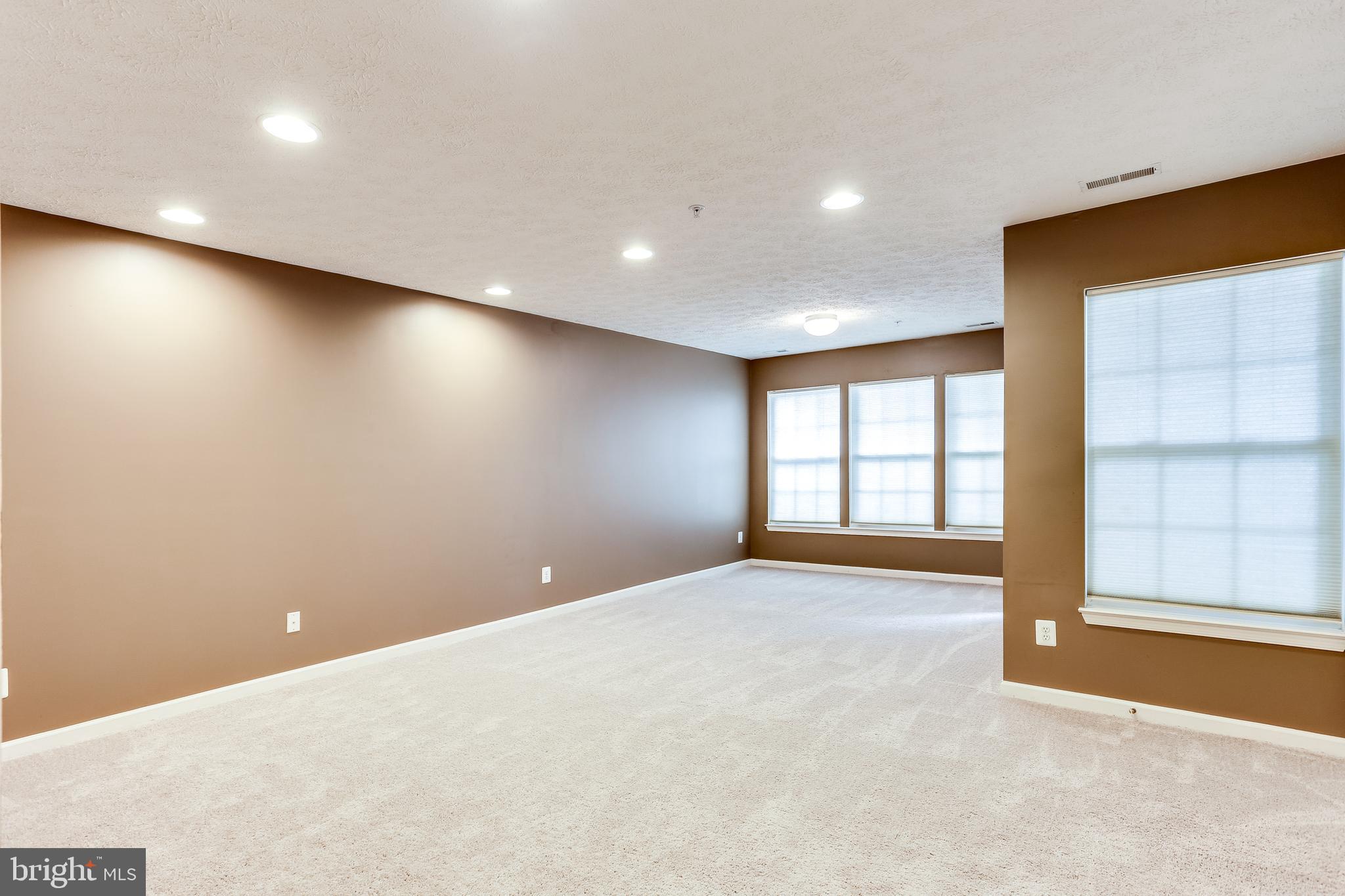 HOLLY WOODS - Residential