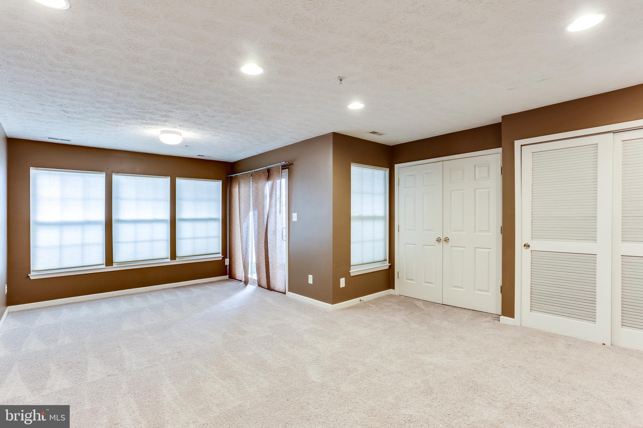 HOLLY WOODS - Residential