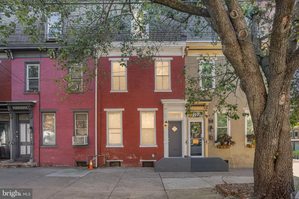 Photo of 219 Reily Street, HARRISBURG, PA 17102 (MLS # PADA2050468)