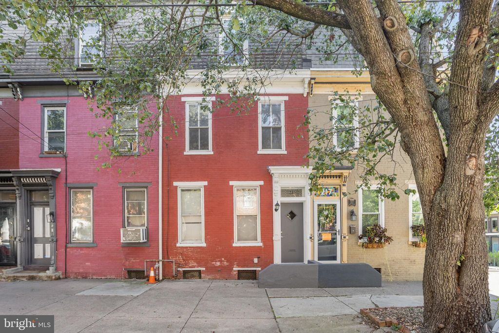 Photo of 219 Reily Street, HARRISBURG, PA 17102 (MLS # PADA2050468)