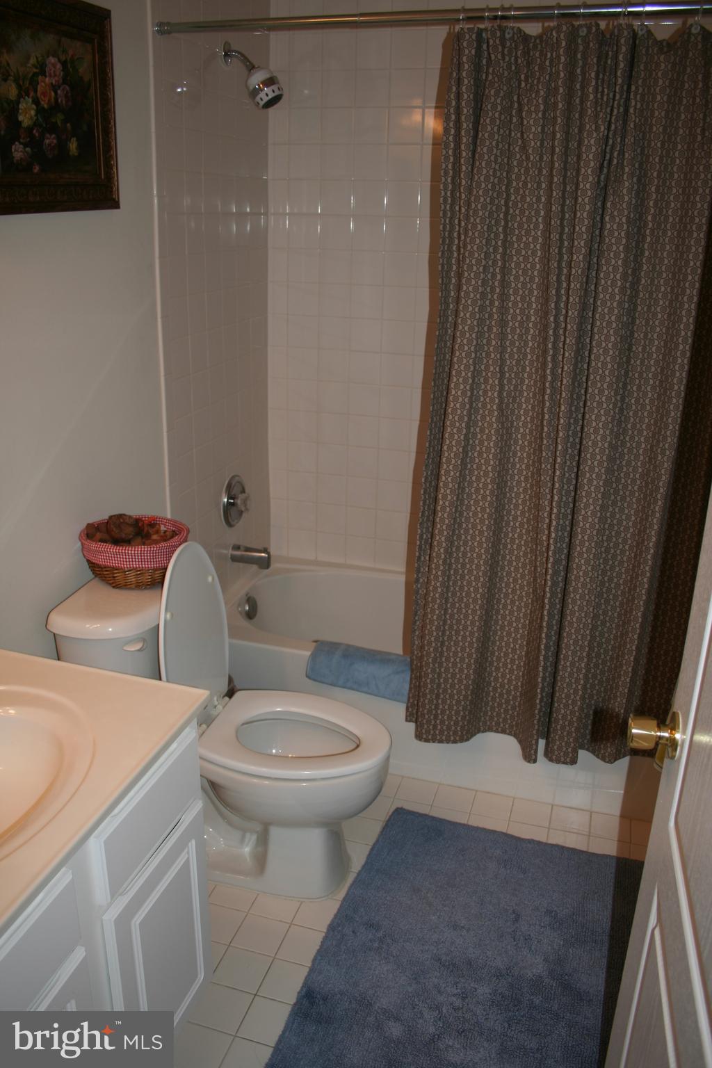 BELMONT CENTER - Residential Lease