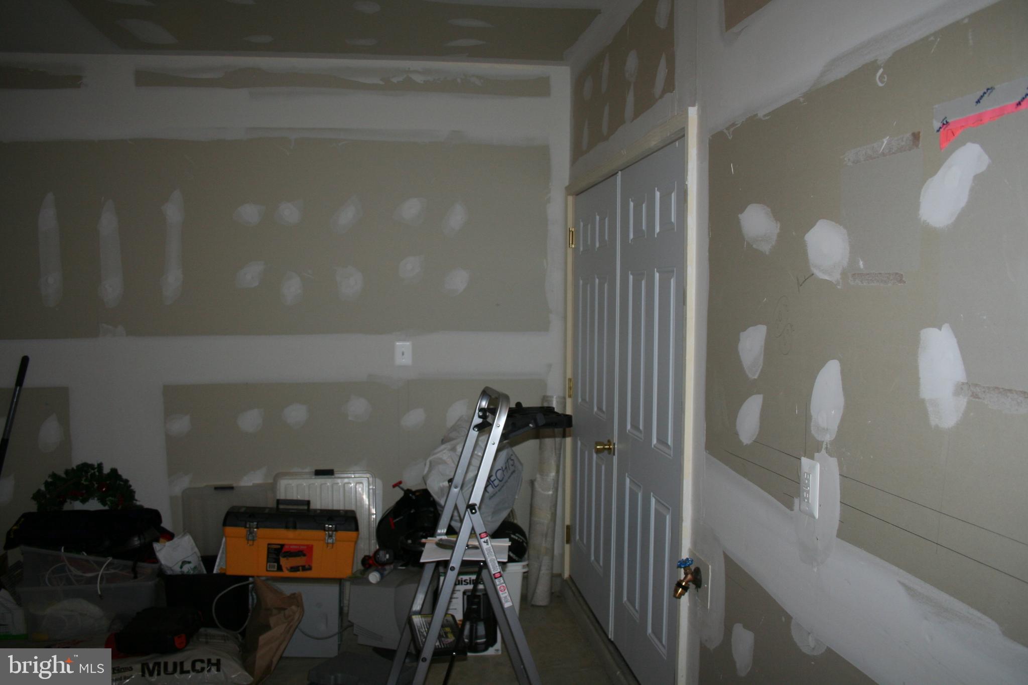 BELMONT CENTER - Residential Lease