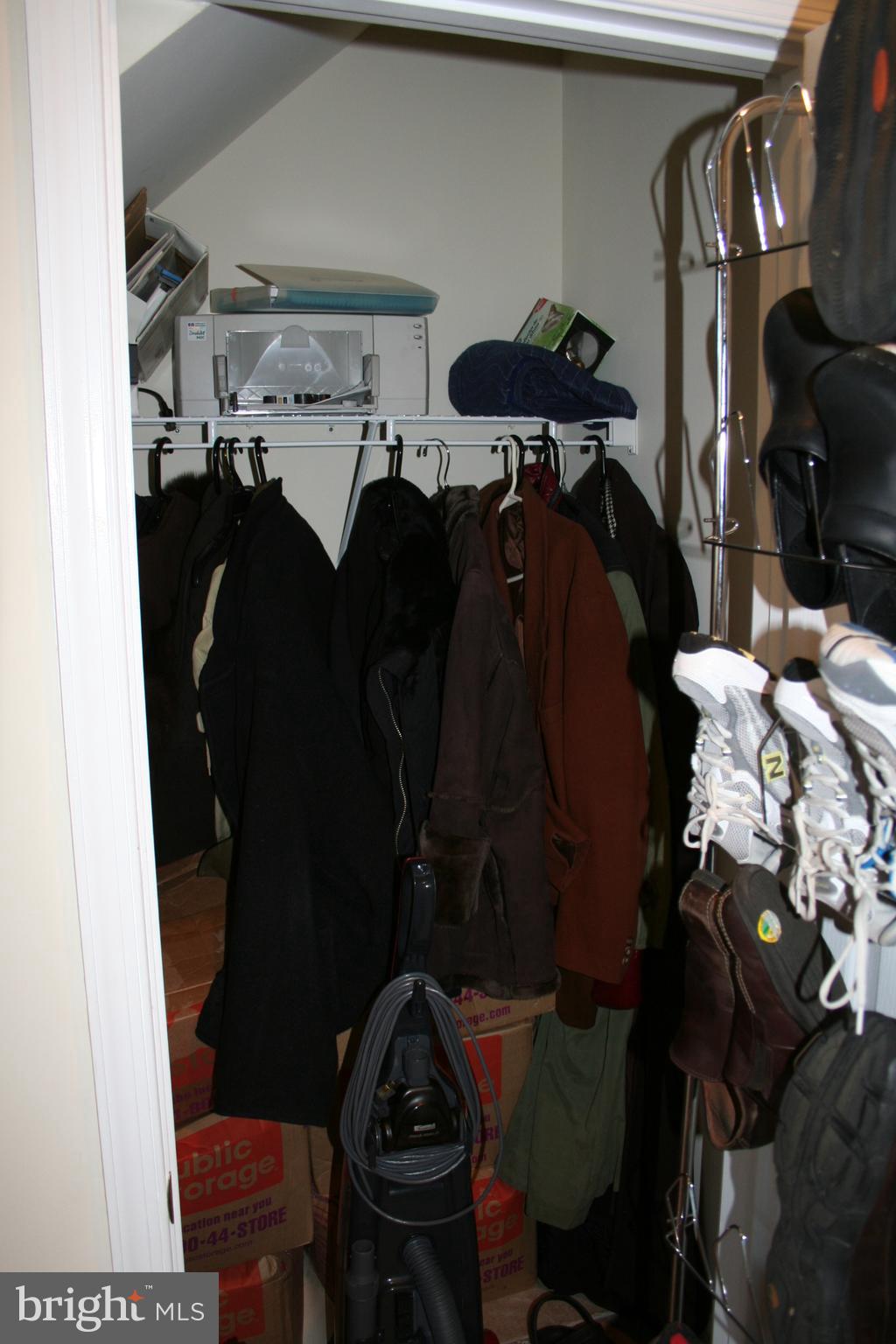 BELMONT CENTER - Residential Lease