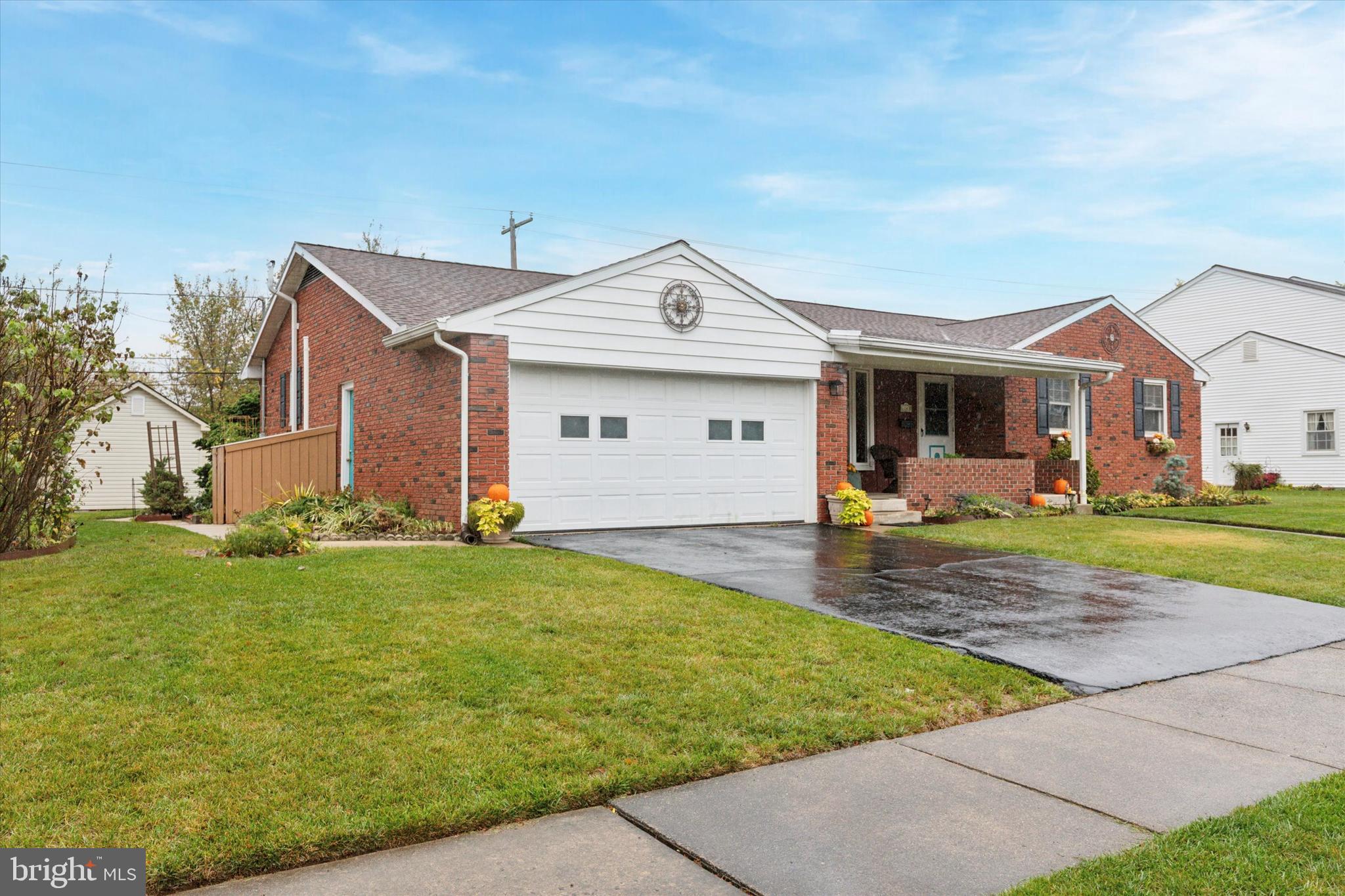 1043 BROOKFIELD CIRCLE