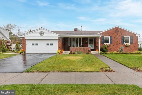 1043 BROOKFIELD CIRCLE QUAKERTOWN PA 18951