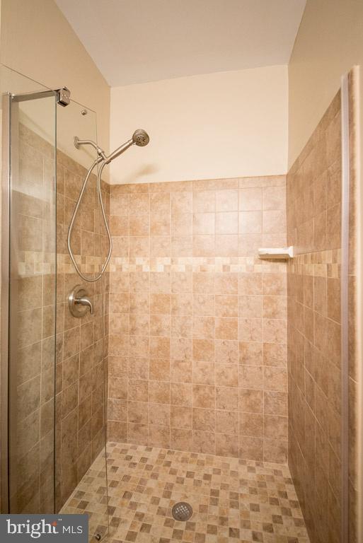 FRANKLIN GLEN - Residential Lease