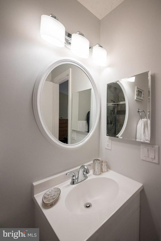 FRANKLIN GLEN - Residential Lease