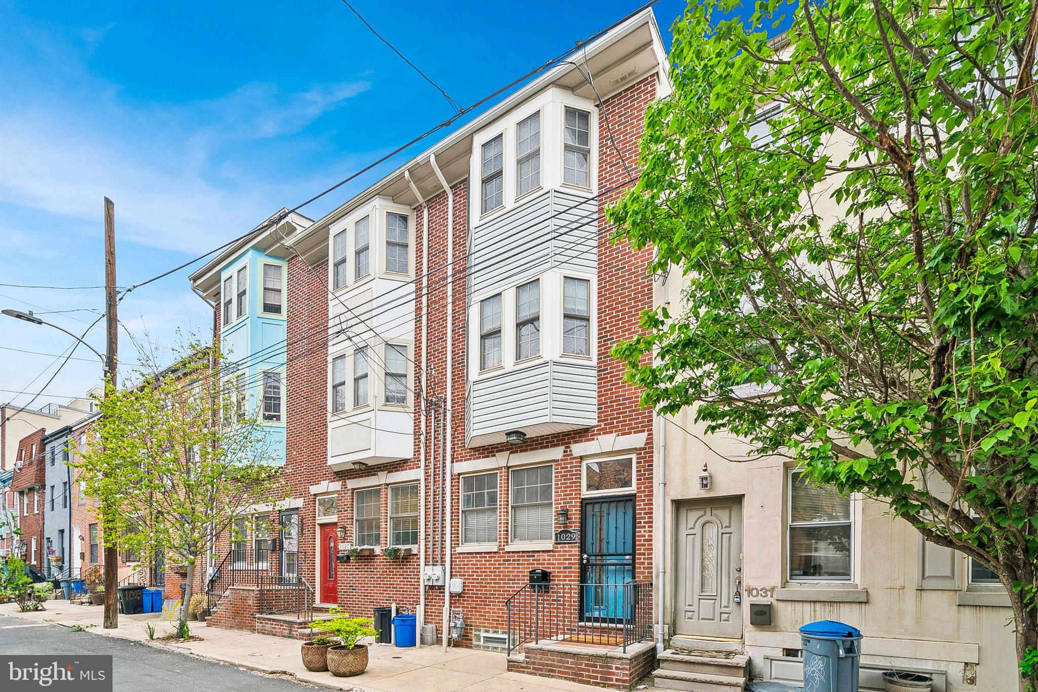 QUEEN VILLAGE - Residential