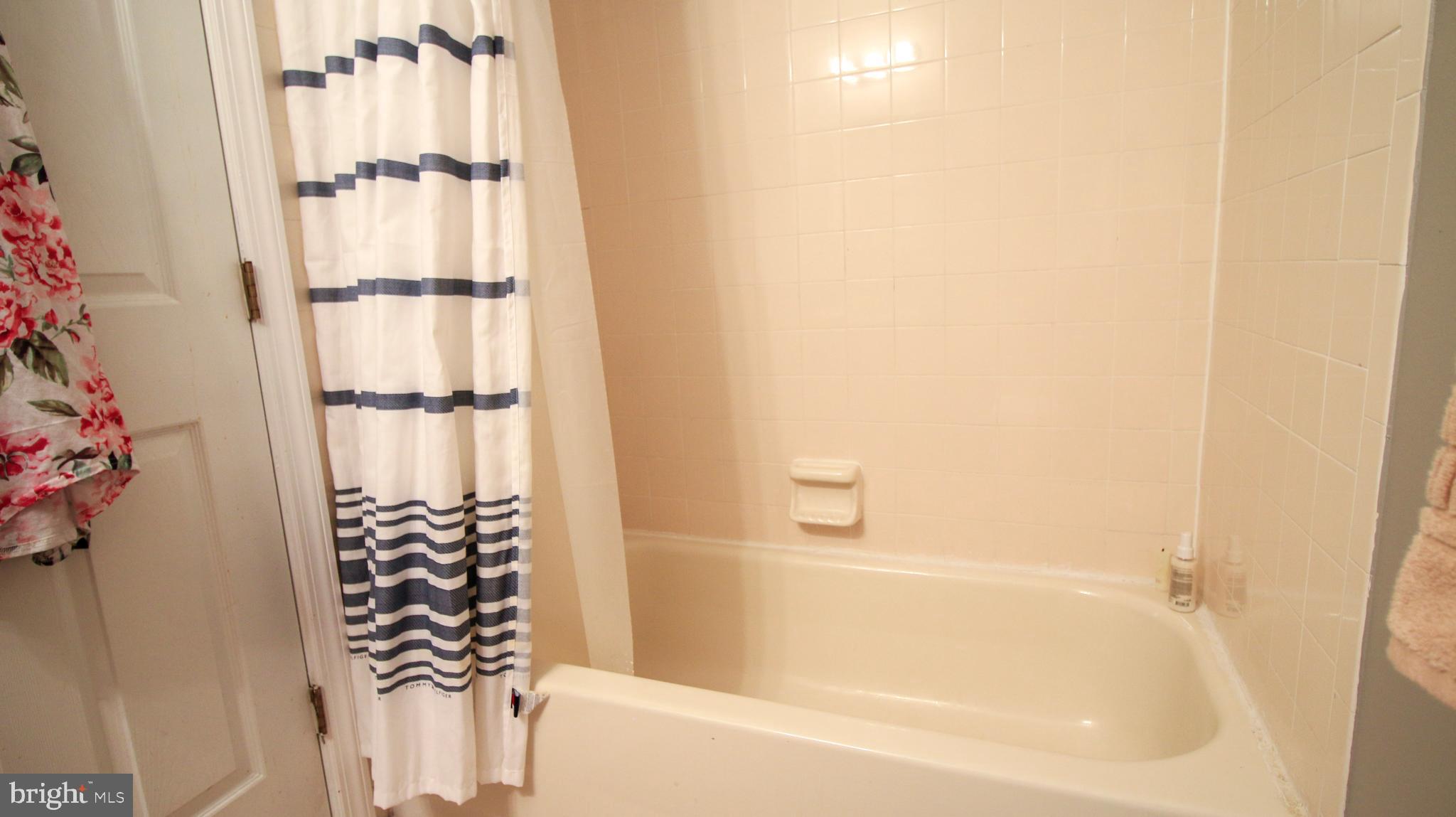 BEDFORD COMMONS - Residential Lease