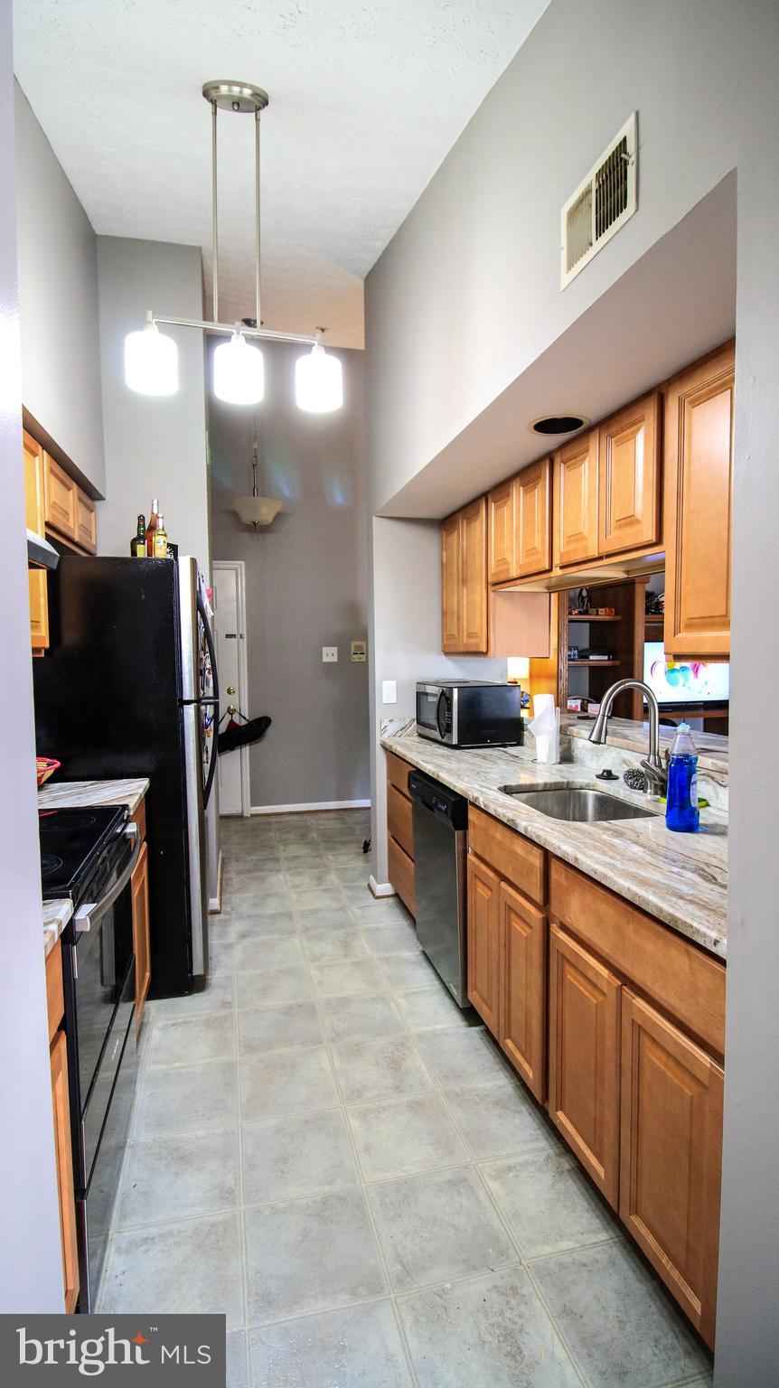 BEDFORD COMMONS - Residential Lease