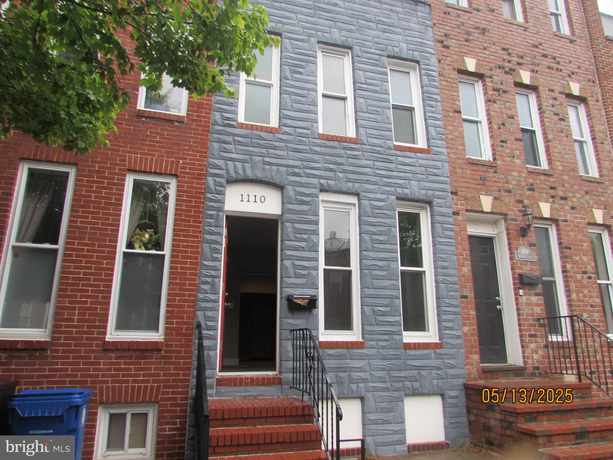 Welcome to 1110 Carroll Street...features kitchen with upgraded counters, new cabinets and stainless-steel appliances -gorgeous LVP flooringthroughout the entire home. -All bathrooms have been updated with beautiful modern finishes. -2bedrooms and 1 full en-suite bathroom and a full hall bathroom. -room for laundry with a stacked washer/dryer is conveniently located upstairs. -Plenty of storage space is available on the lower level of the home.
-Outside is a fully fenced patio. Prime location, a short walk to M&T Bank Stadium, Camden Yards perfect for game day and Horseshoe Casino. A quick drive to Baltimore's inner harbor with shops and restaurants!
Convenient commuter routes to 95, 695, 295, and 83