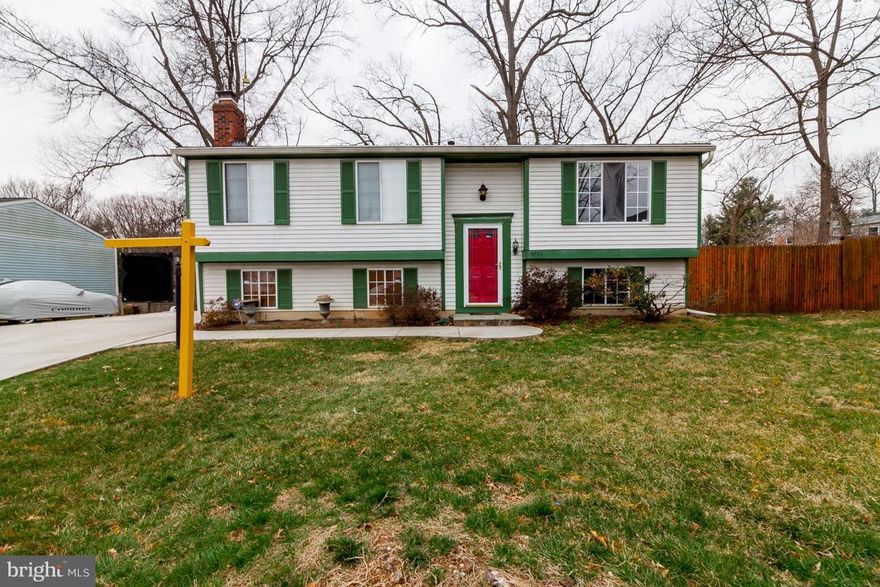 WOW! EXCELLENT LOCATION  ON QUIET  CUL-DE-SAC FOR THIS SPLIT FOYER HOME. FRESHLY PAINTED THROUGHOUT! ALL NEW APP., ROOF REPLACED  5YRS AGO. COVERED GUTTERS! 4BR, 2 BATH, FINISHED BASEMENT WITH WOOD BURNING FIRE PLACE THAT OFFERS PLENTY OF POTENTIAL !! 3 CAR DRIVEWAY ! ALMOST A HALF ACRE LOT!!!  CLOSE TO EVERYTHING YOU NEED AND WANT, EASY ACCESS TO 395, 495, PENTAGON &DC , PUBLIC TRANSPORTATION