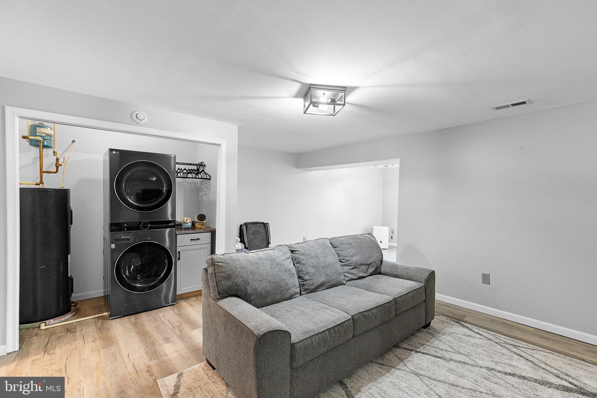 SUNNINGDALE MEADOWS - Residential