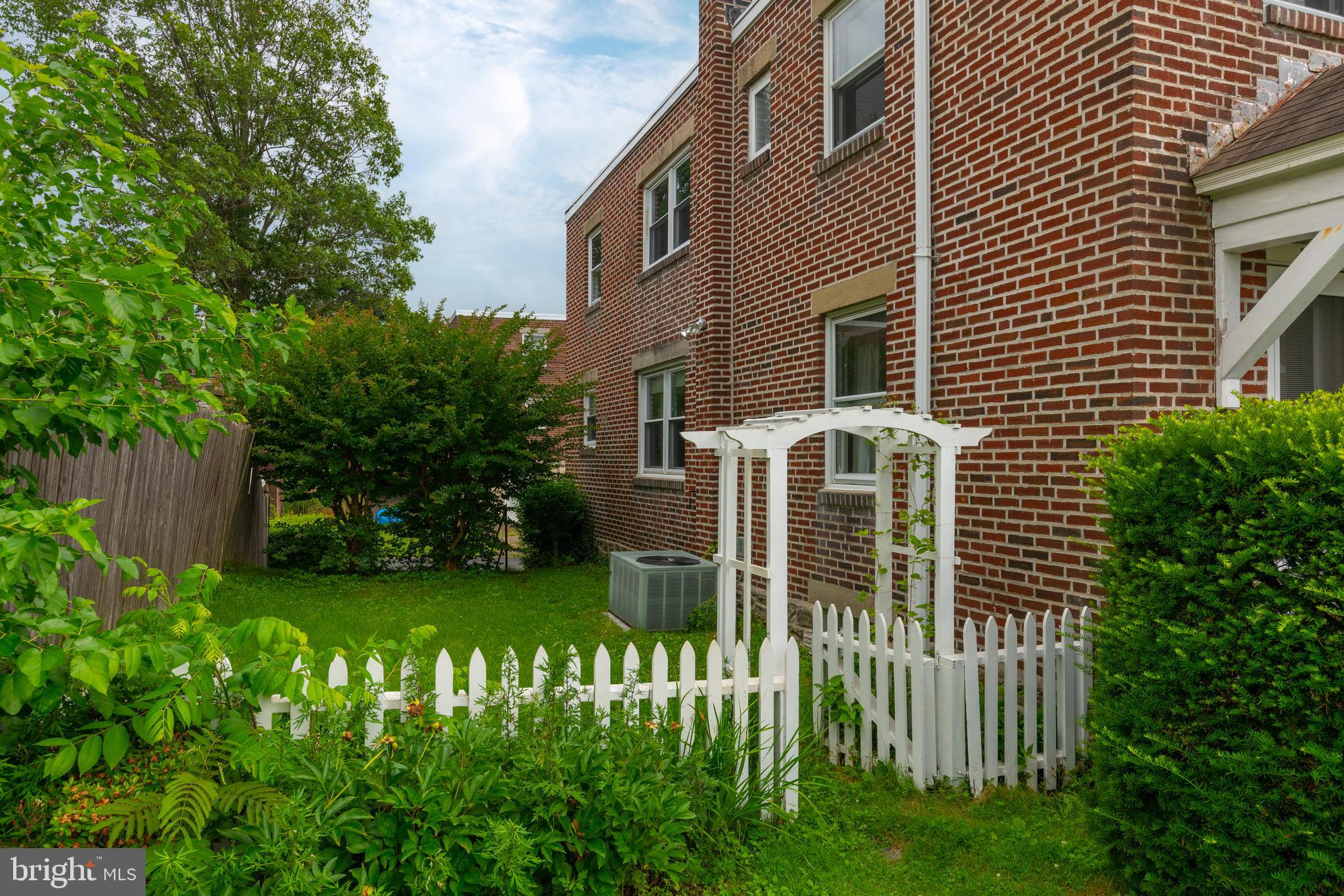 ROXBOROUGH - Residential