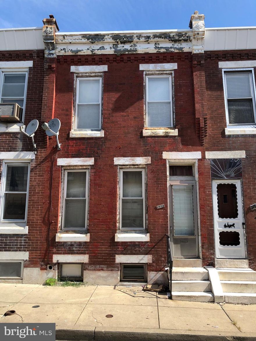 3 bedroom, 1 bath fixer in convenient location.  Property has great size and potential.  Property has been cleaned out and is ready for renovation.  Being sold in "as is" condition.    Owners are licensed real estate agents in Pennsylvania.