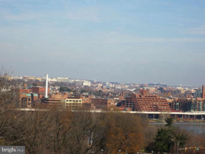 DAKOTA - Residential Lease