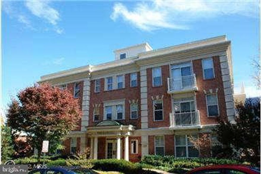 Gorgeous sun-filled condo with stunning views of Georgetown & Potomac River. Private elevator access, 2 spacious balconies, over 2,000 sq ft living space, luxurious chef's kitchen, cozy fireplace in living room, generous-sized bedrooms, 2 parking spaces & more! You can't beat the location on a quiet street yet just minutes to the Rosslyn Metro and the shops and restaurants of Georgetown!