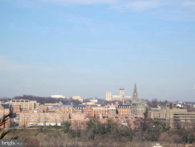 DAKOTA - Residential Lease