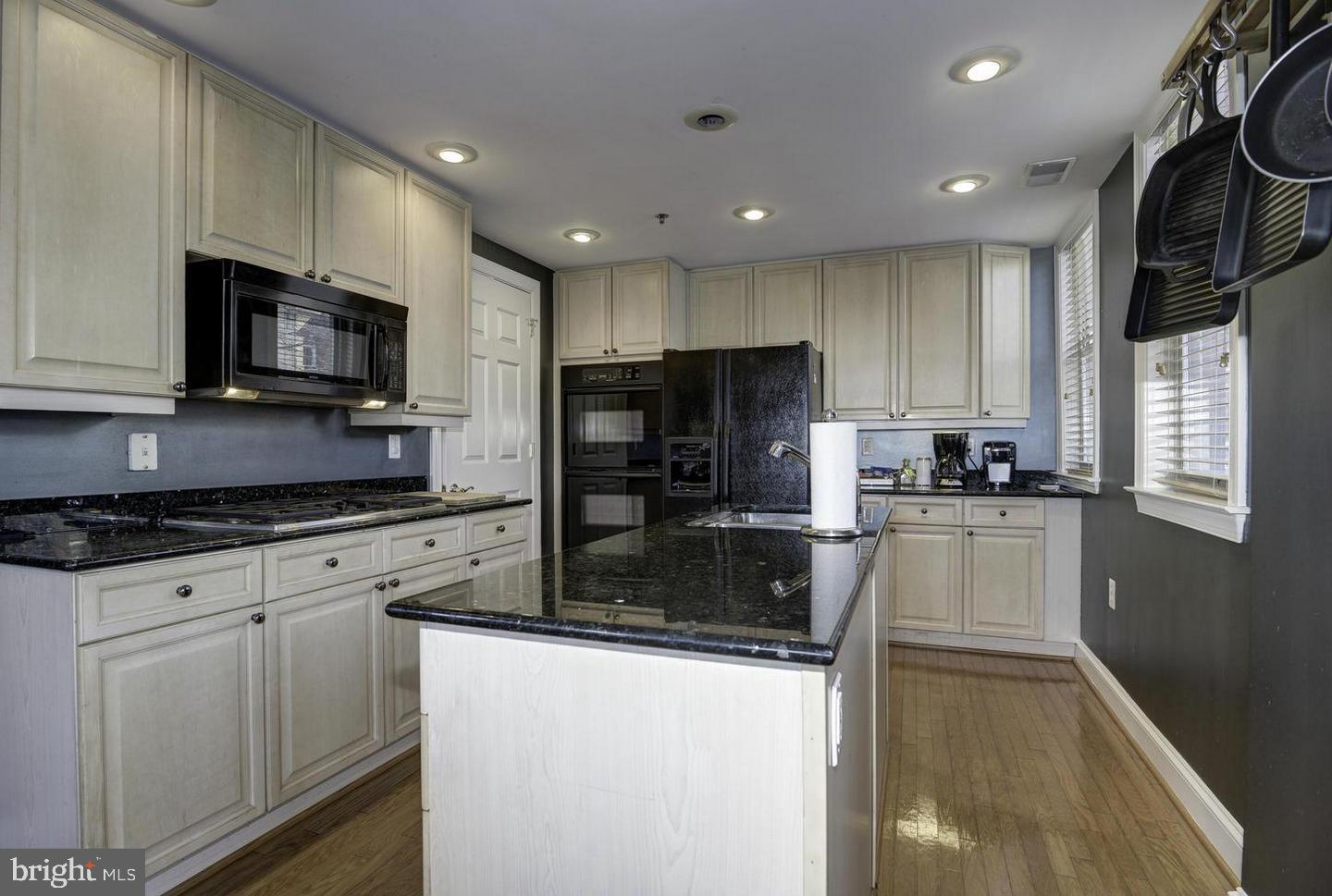 DAKOTA - Residential Lease