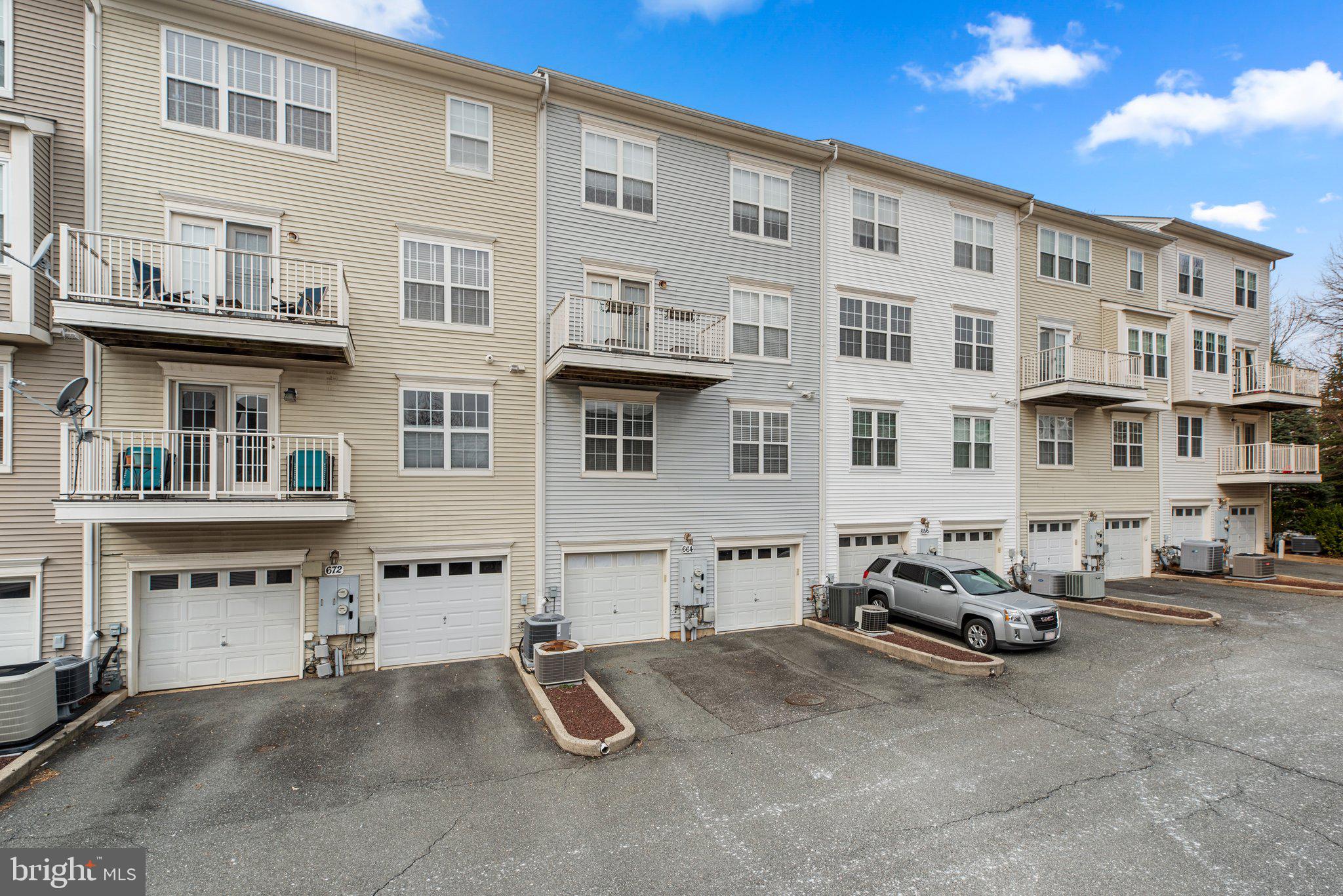 QUINCE ORCHARD PARK - Residential