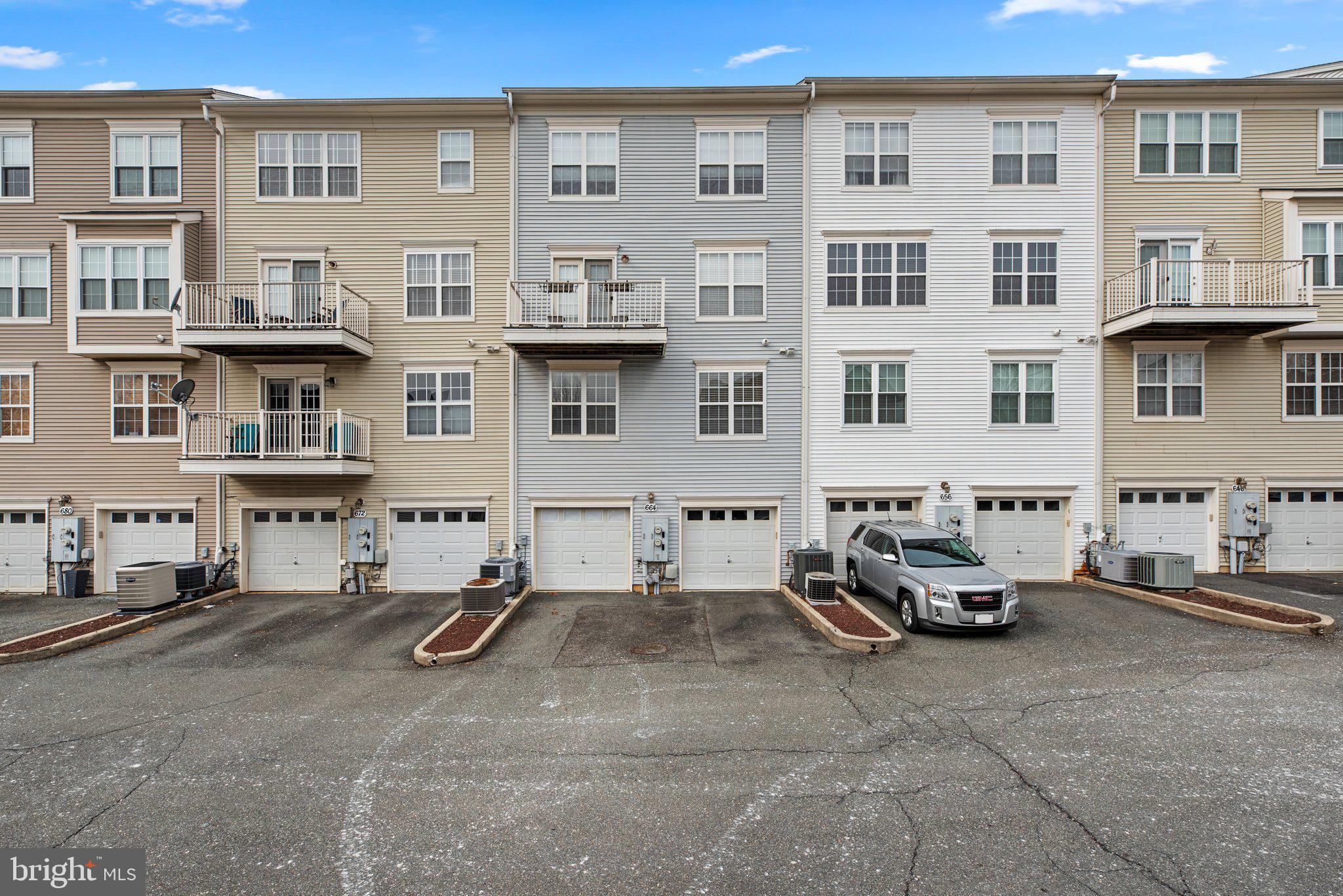 QUINCE ORCHARD PARK - Residential