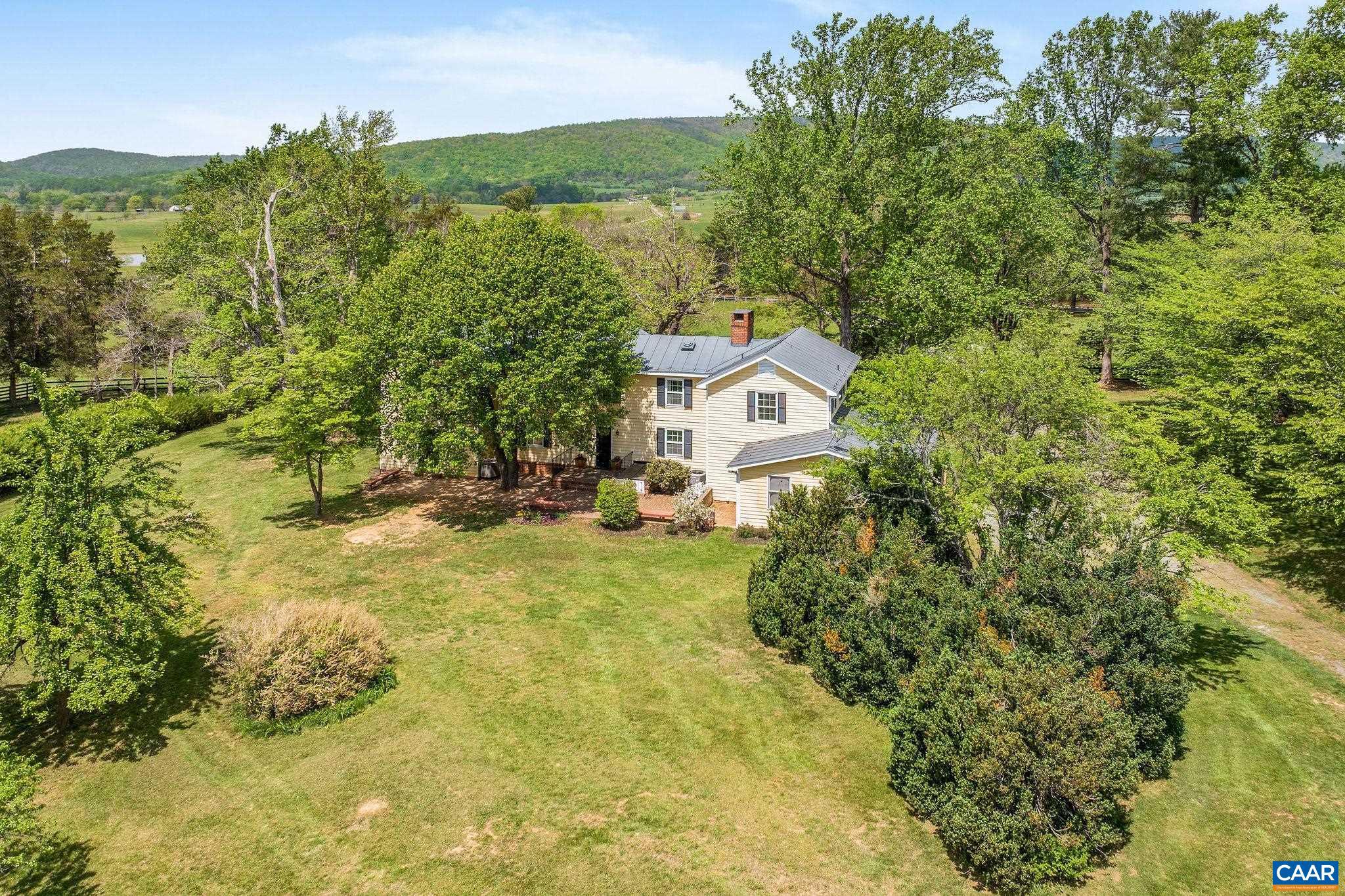 2176 LINDSAY RD