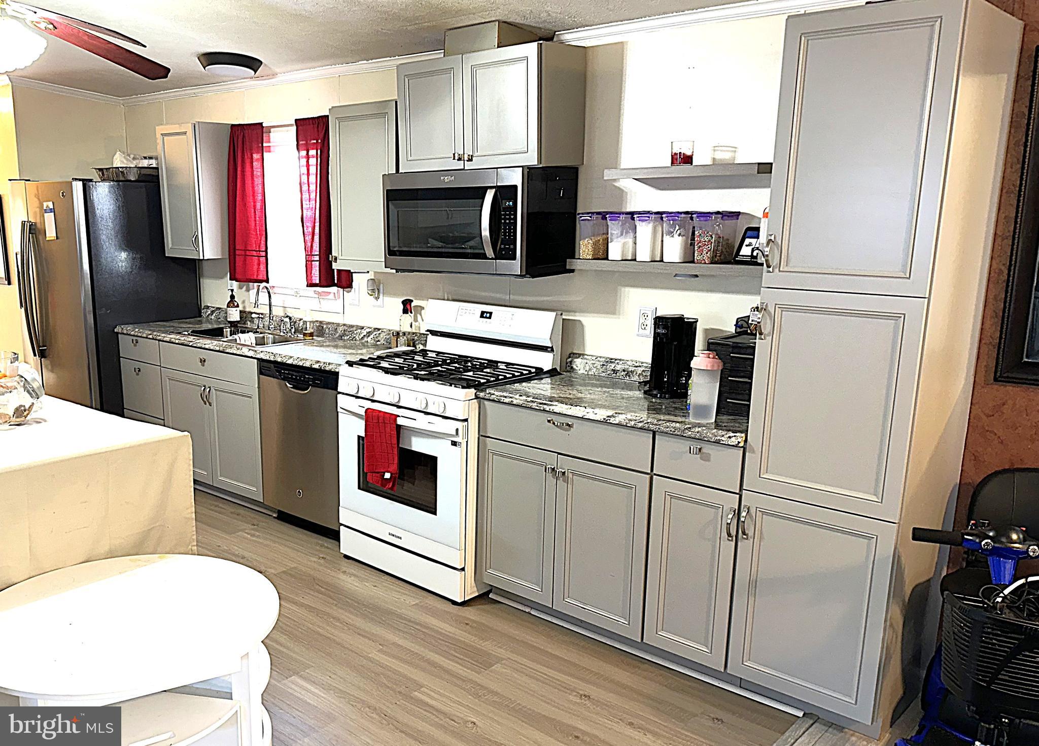 ARUNDEL MOBILE VILLAGE - Residential