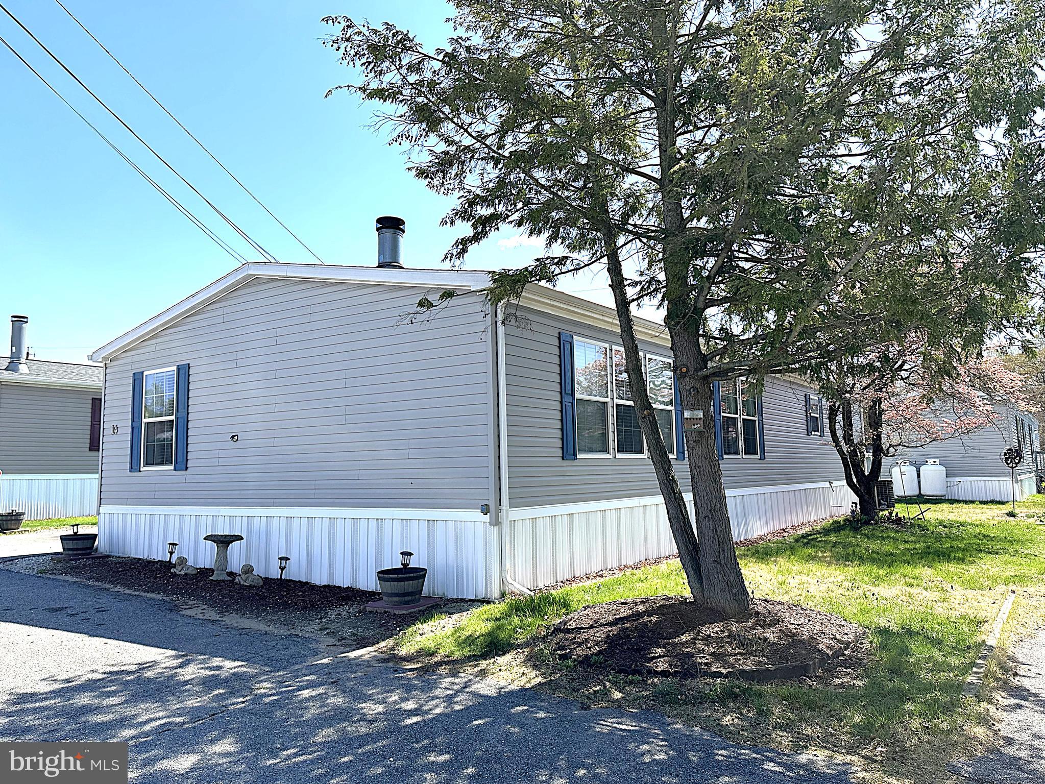 ARUNDEL MOBILE VILLAGE - Residential