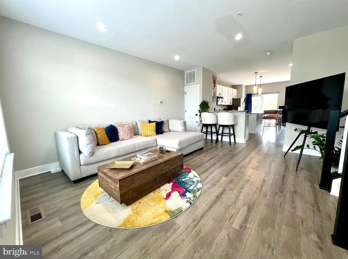 COLUMBIA RUN TOWNHOMES - Residential Lease