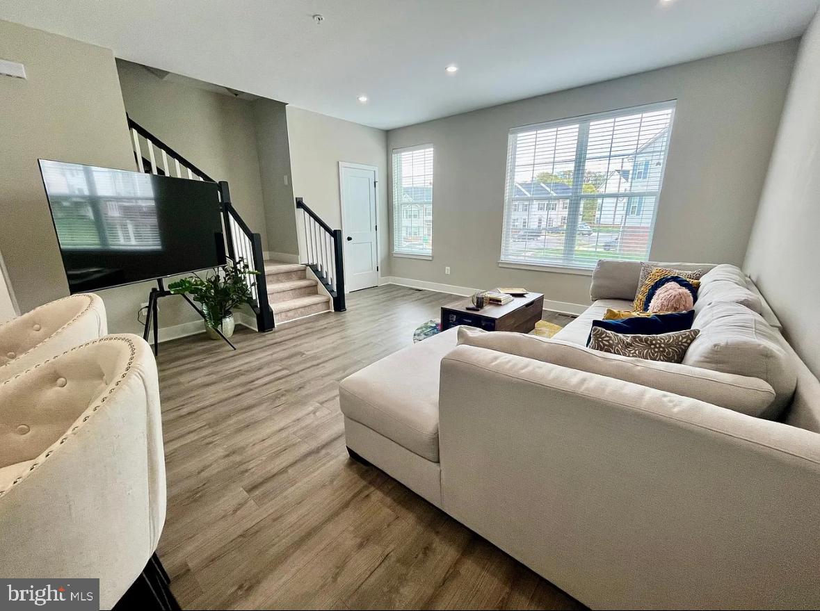 COLUMBIA RUN TOWNHOMES - Residential Lease