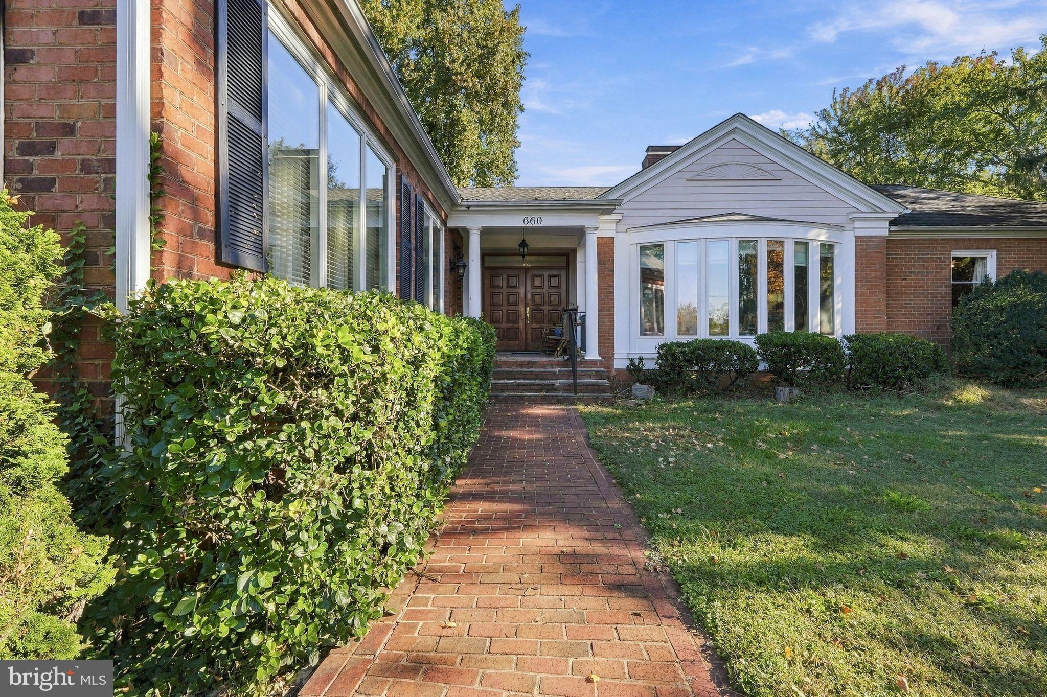 660 COUNTRY CLUB ROAD