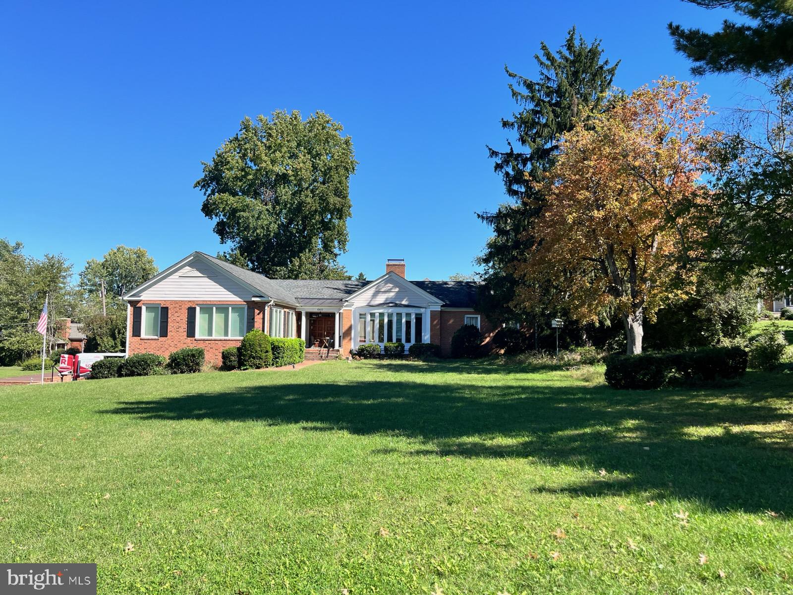 660 COUNTRY CLUB ROAD