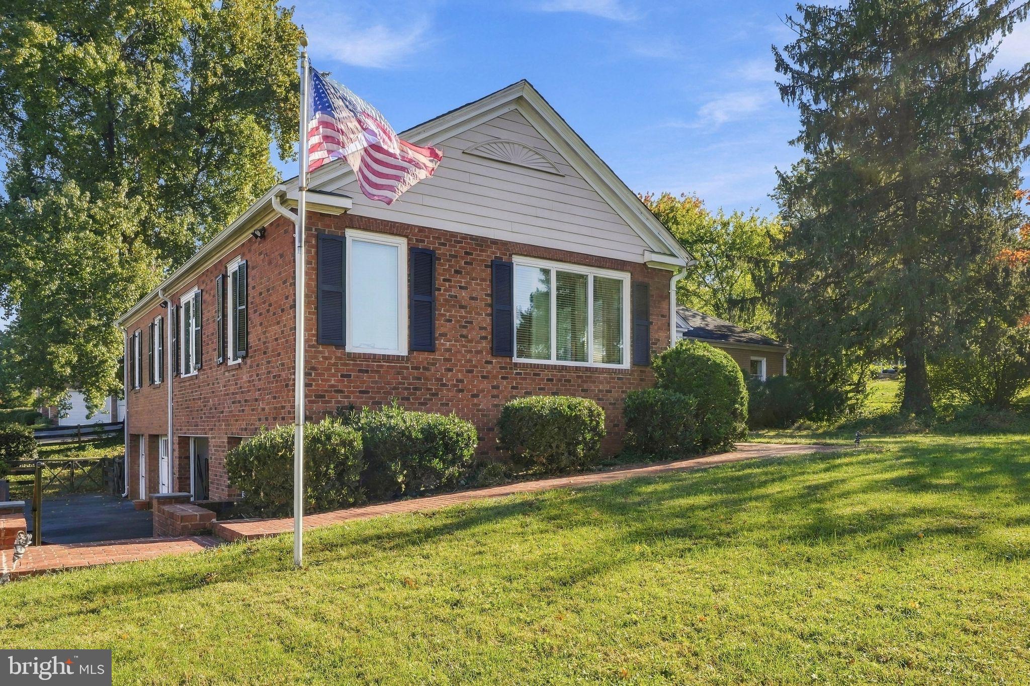 660 COUNTRY CLUB ROAD