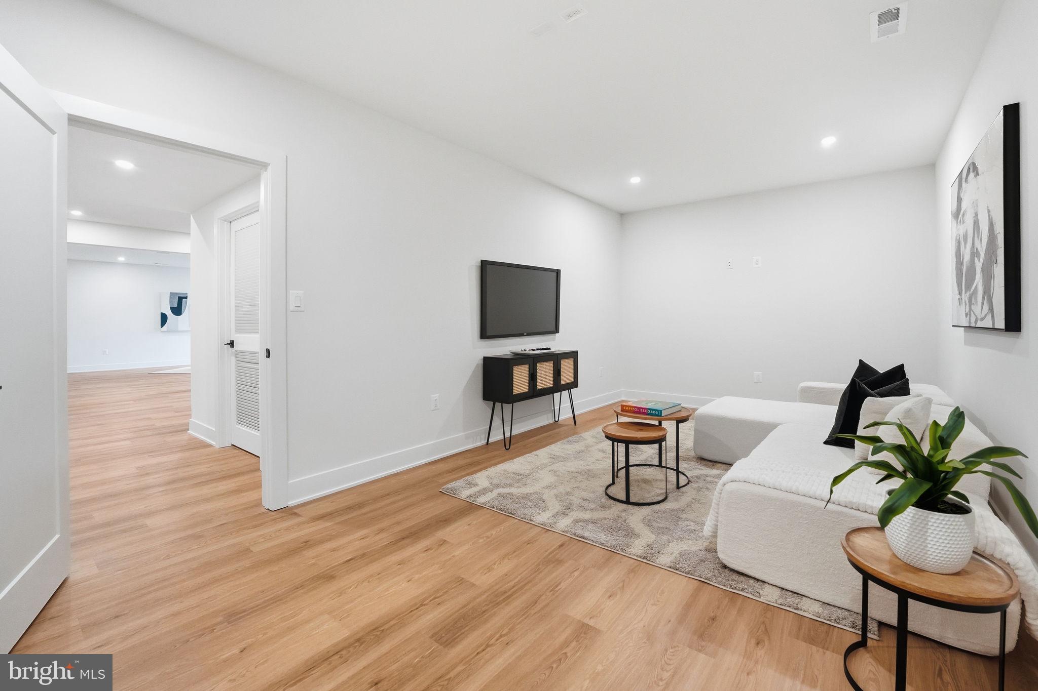 PIMMIT HILLS - Residential