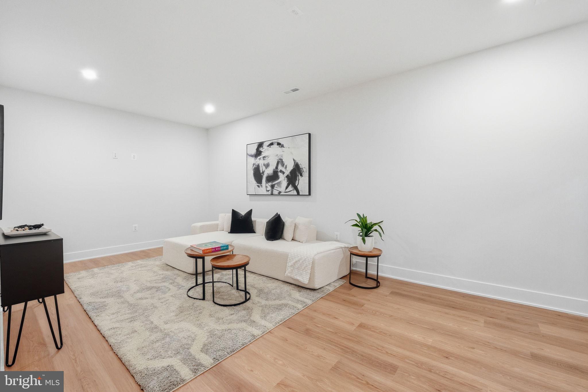 PIMMIT HILLS - Residential