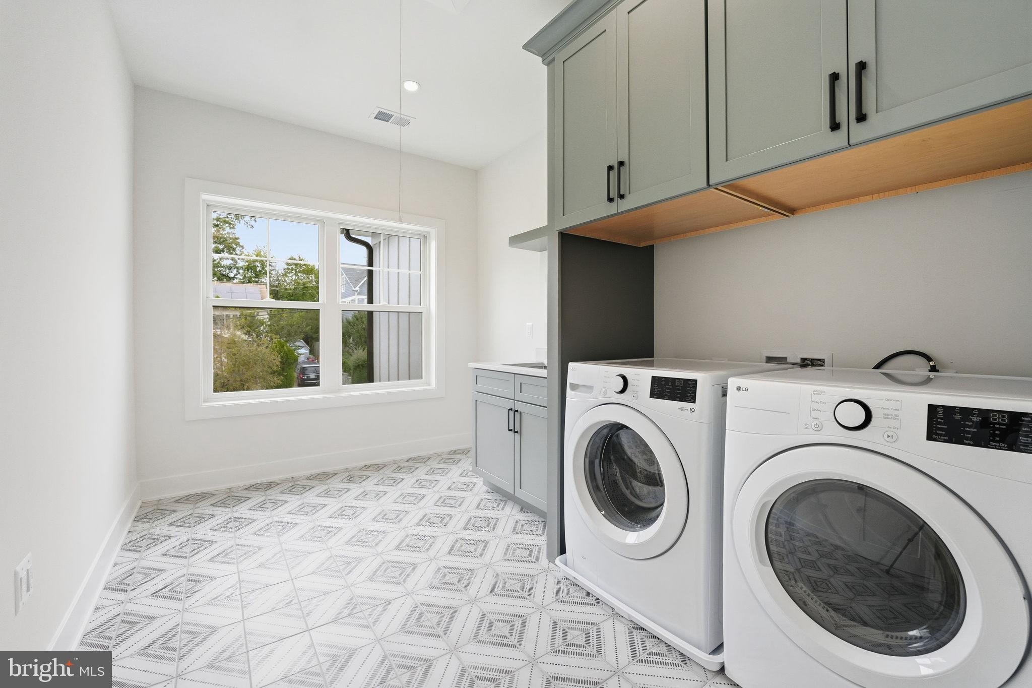 PIMMIT HILLS - Residential