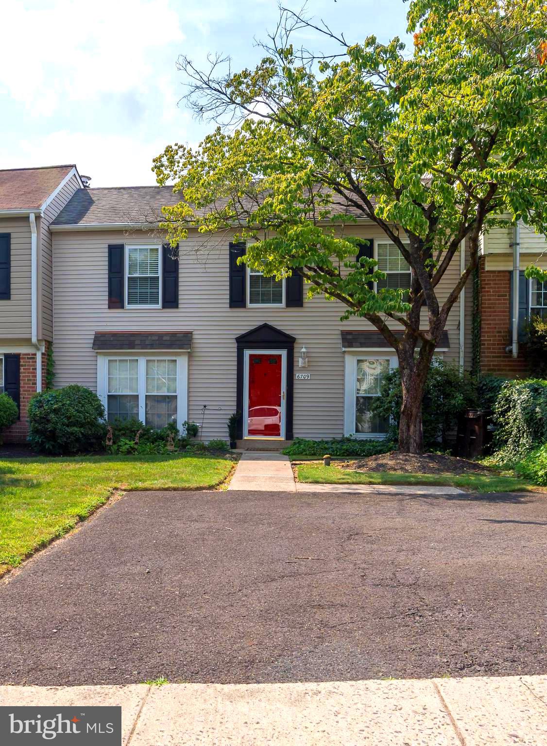 6709 PICKWICK COURT