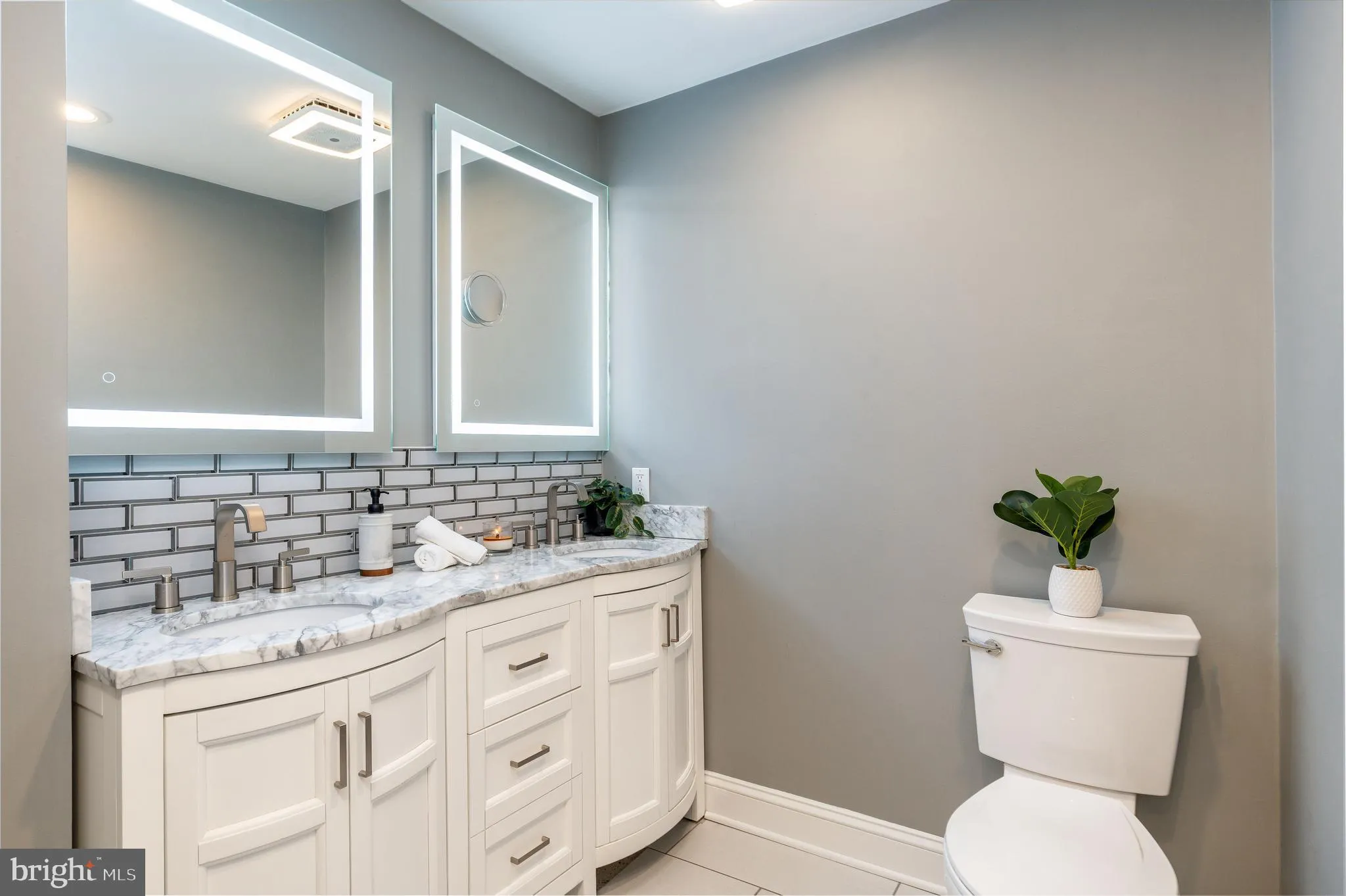 Philadelphia, Pennsylvania 19106, United States, 2 Bedrooms Bedrooms, ,3 BathroomsBathrooms,Residential,Pending,212247