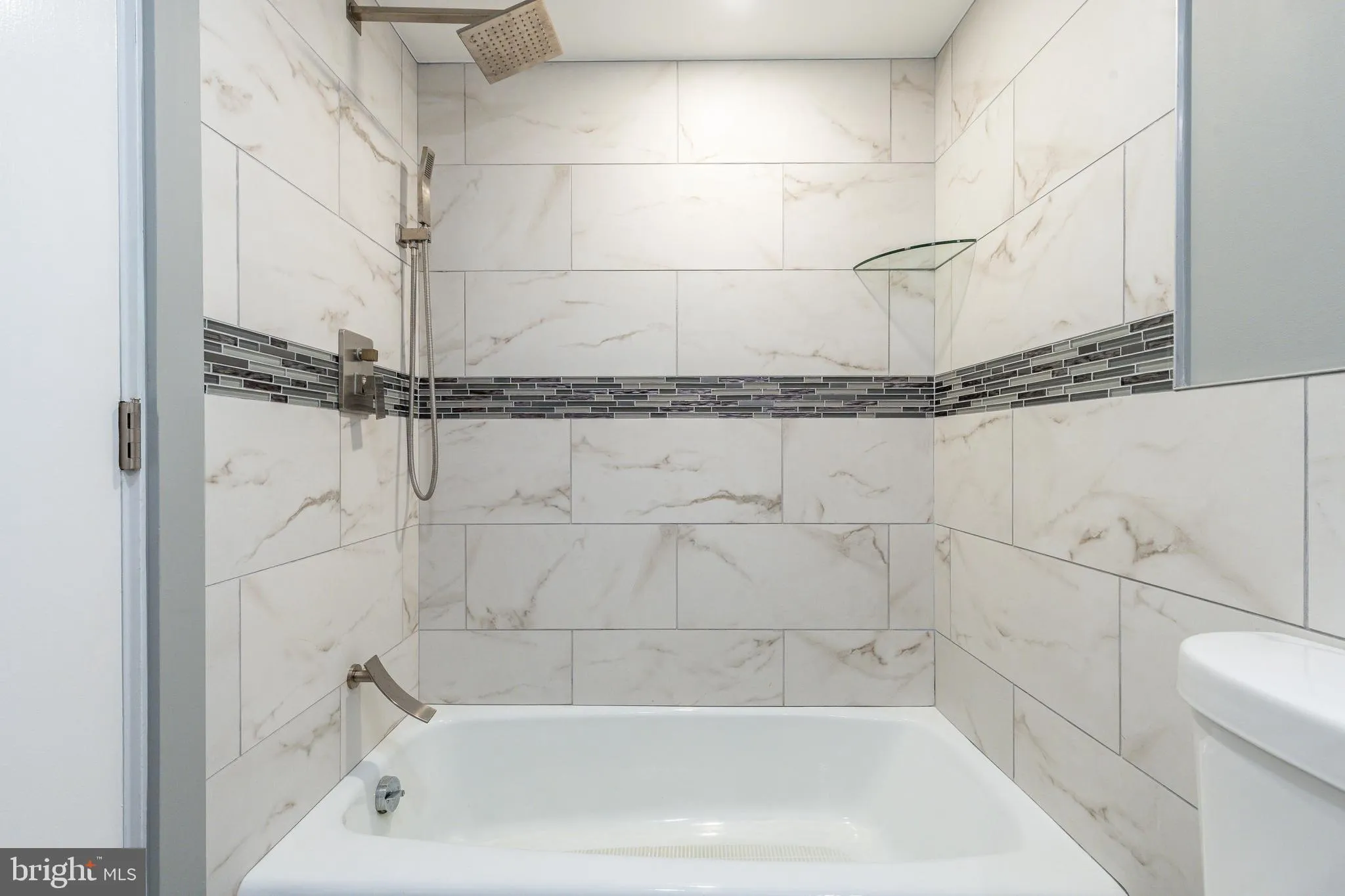 Philadelphia, Pennsylvania 19106, United States, 2 Bedrooms Bedrooms, ,3 BathroomsBathrooms,Residential,Pending,212247