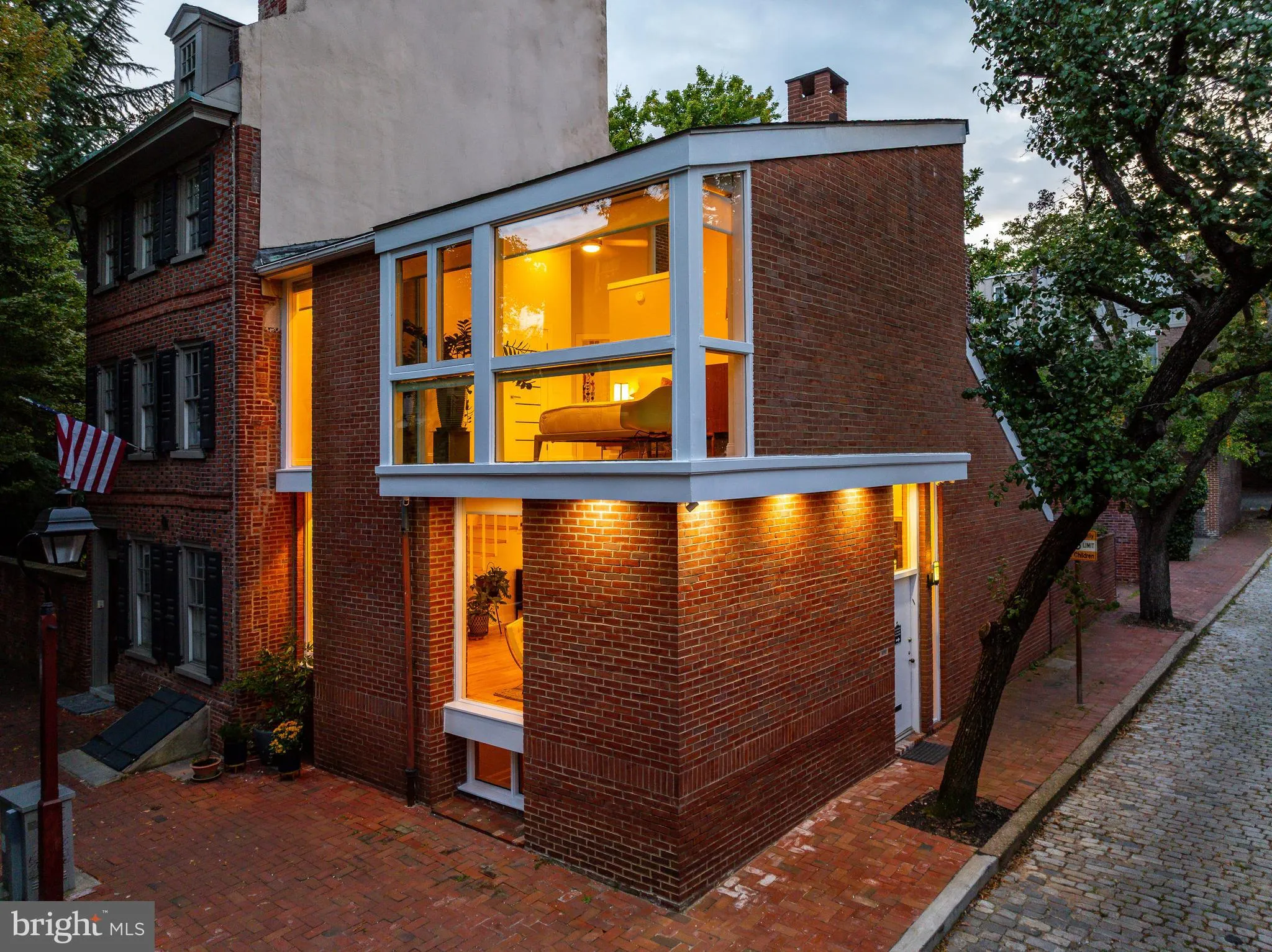 Philadelphia, Pennsylvania 19106, United States, 2 Bedrooms Bedrooms, ,3 BathroomsBathrooms,Residential,Pending,212247