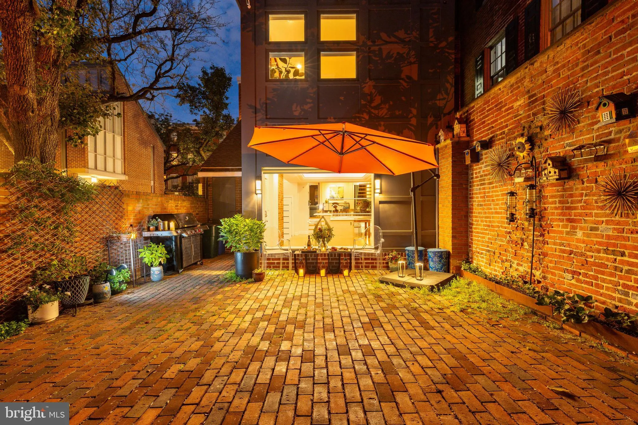 Philadelphia, Pennsylvania 19106, United States, 2 Bedrooms Bedrooms, ,3 BathroomsBathrooms,Residential,Pending,212247