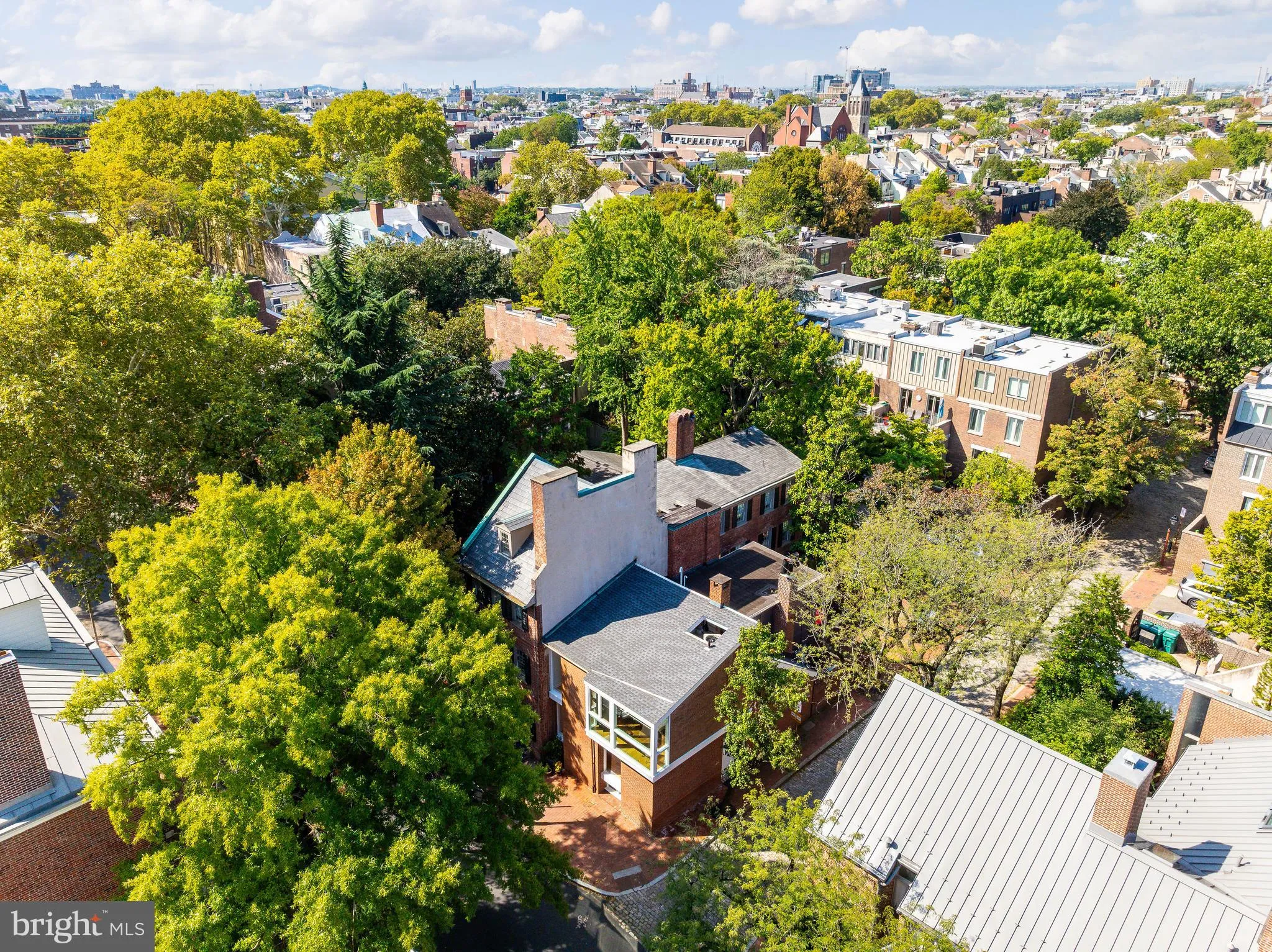 Philadelphia, Pennsylvania 19106, United States, 2 Bedrooms Bedrooms, ,3 BathroomsBathrooms,Residential,Pending,212247