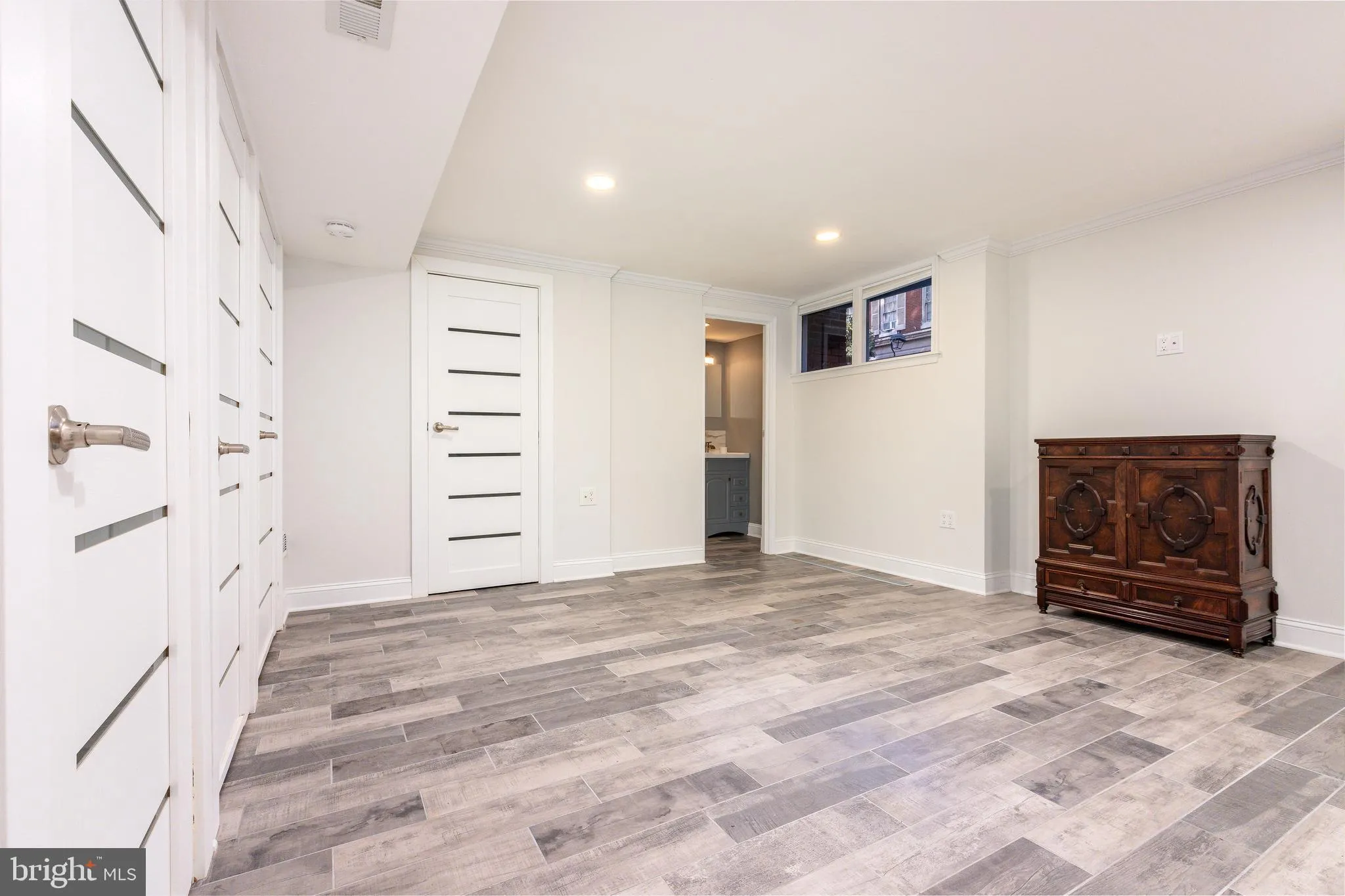 Philadelphia, Pennsylvania 19106, United States, 2 Bedrooms Bedrooms, ,3 BathroomsBathrooms,Residential,Pending,212247