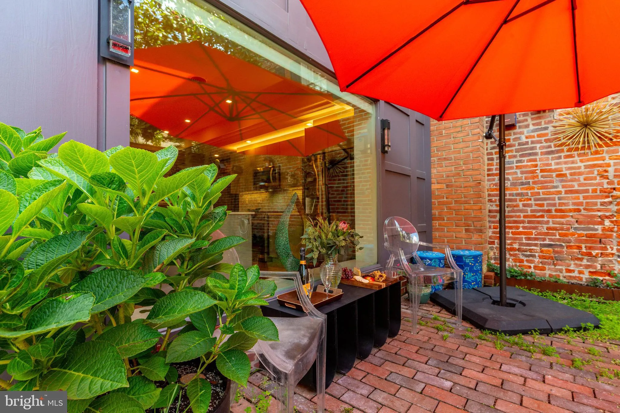 Philadelphia, Pennsylvania 19106, United States, 2 Bedrooms Bedrooms, ,3 BathroomsBathrooms,Residential,Pending,212247