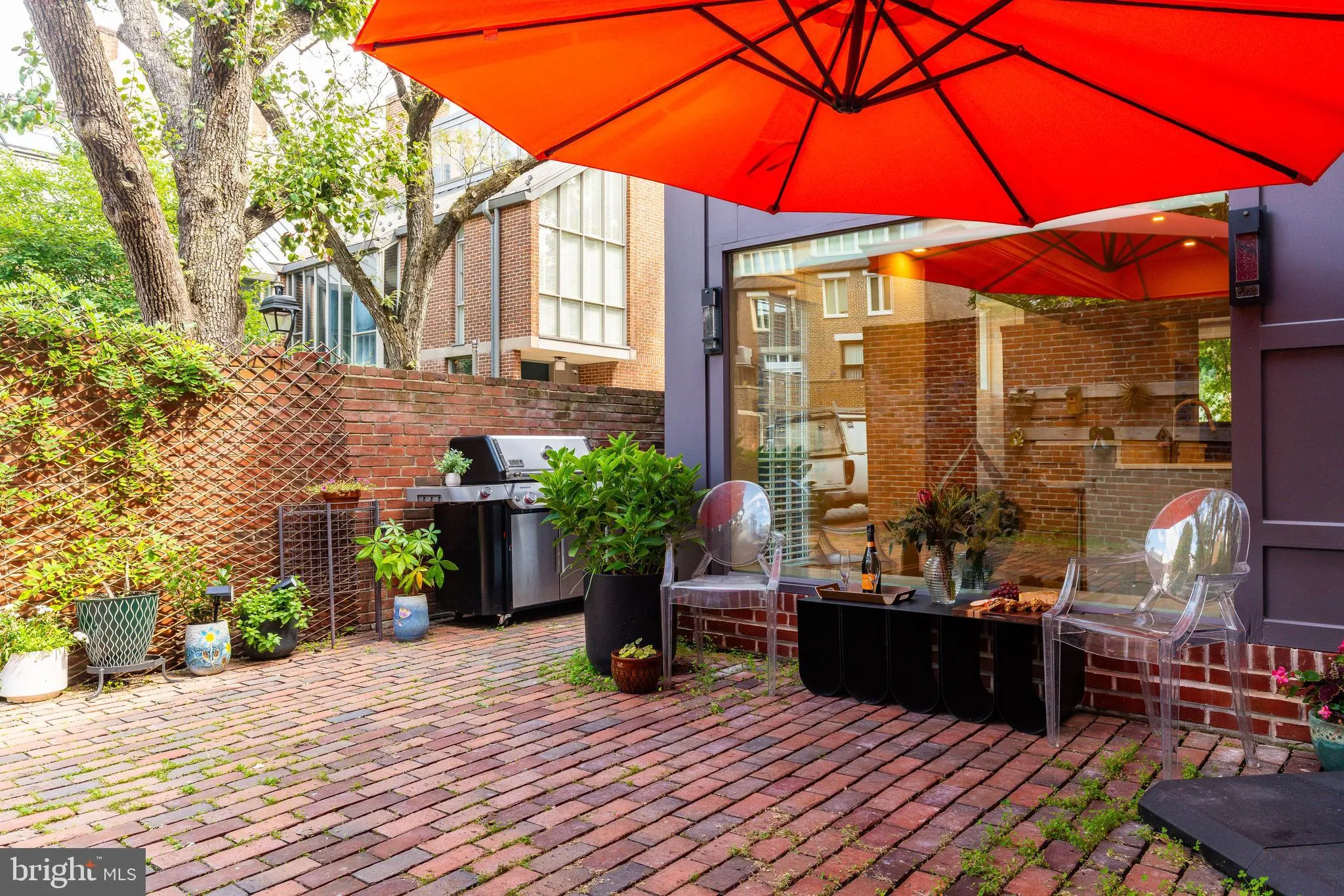 Philadelphia, Pennsylvania 19106, United States, 2 Bedrooms Bedrooms, ,3 BathroomsBathrooms,Residential,Pending,212247