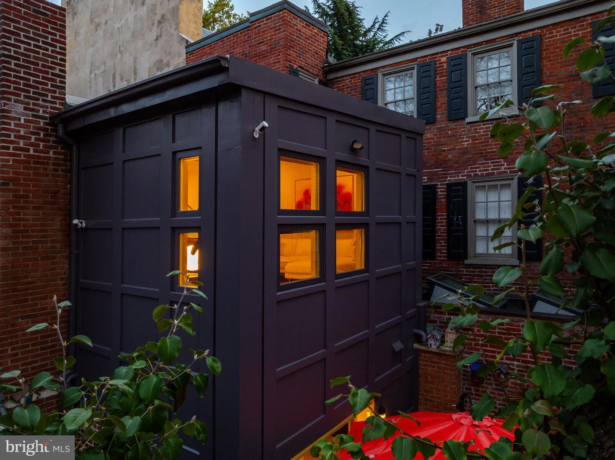 Philadelphia, Pennsylvania 19106, United States, 2 Bedrooms Bedrooms, ,3 BathroomsBathrooms,Residential,Pending,212247