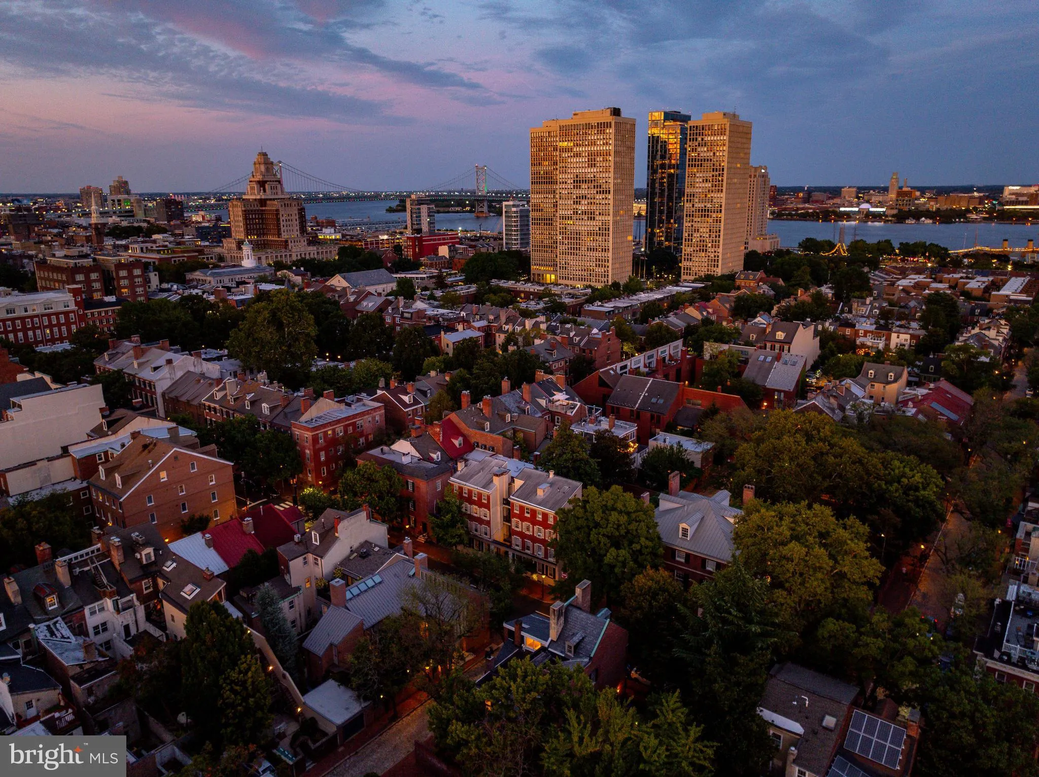 Philadelphia, Pennsylvania 19106, United States, 2 Bedrooms Bedrooms, ,3 BathroomsBathrooms,Residential,Pending,212247